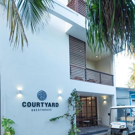 Courtyard Guesthouse Huraa Exteriör bild