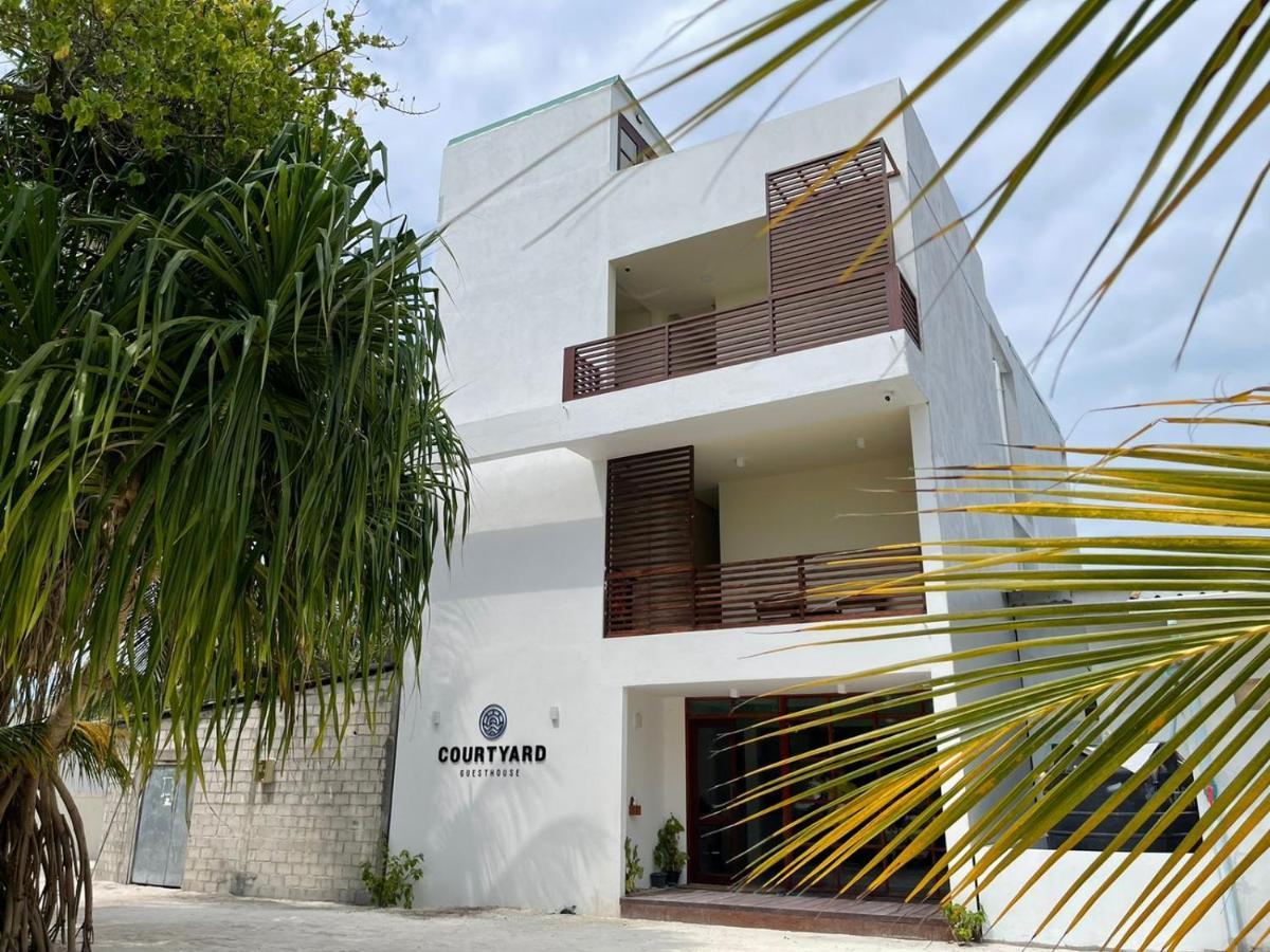 Courtyard Guesthouse Huraa Exteriör bild