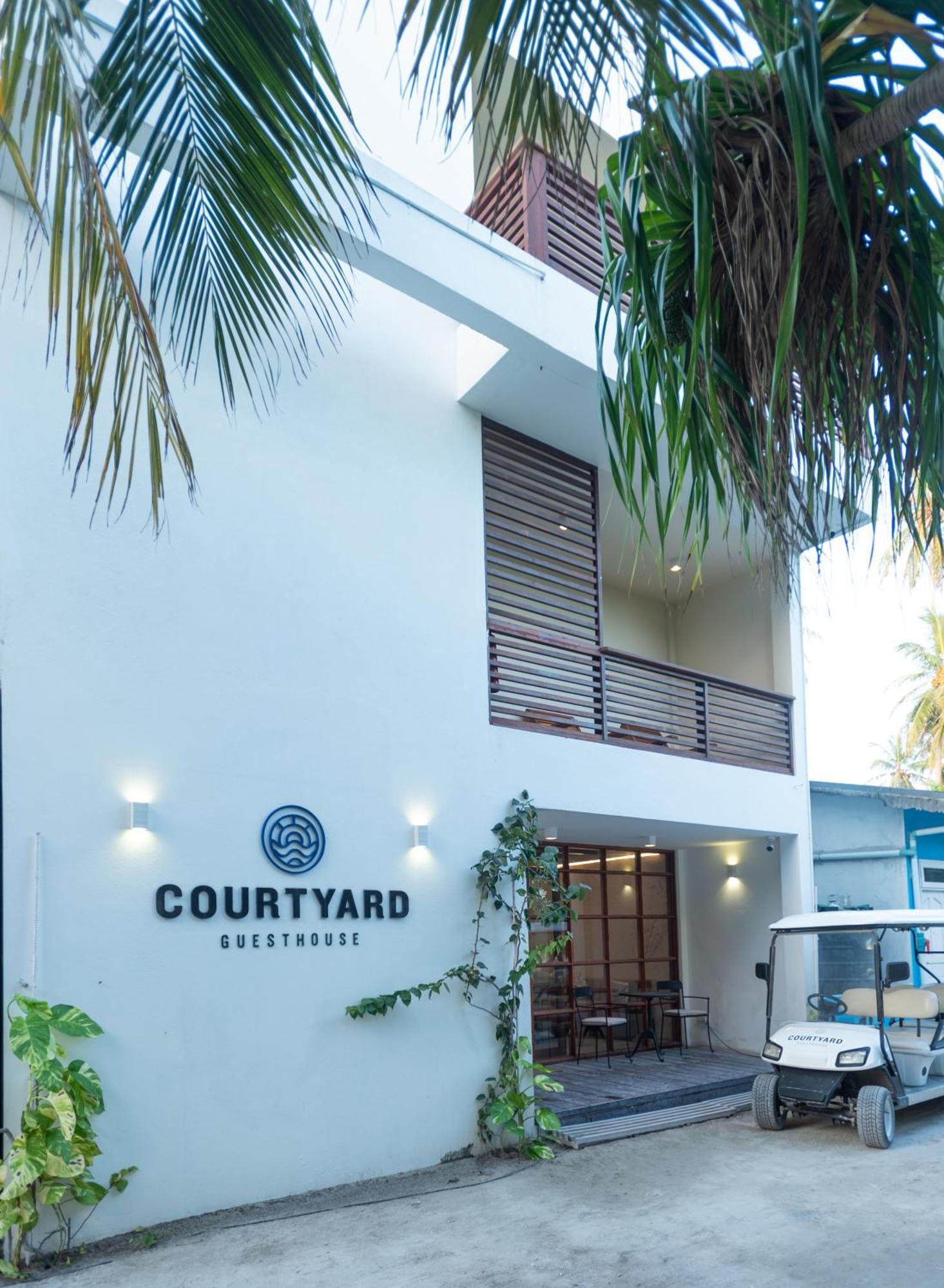 Courtyard Guesthouse Huraa Exteriör bild
