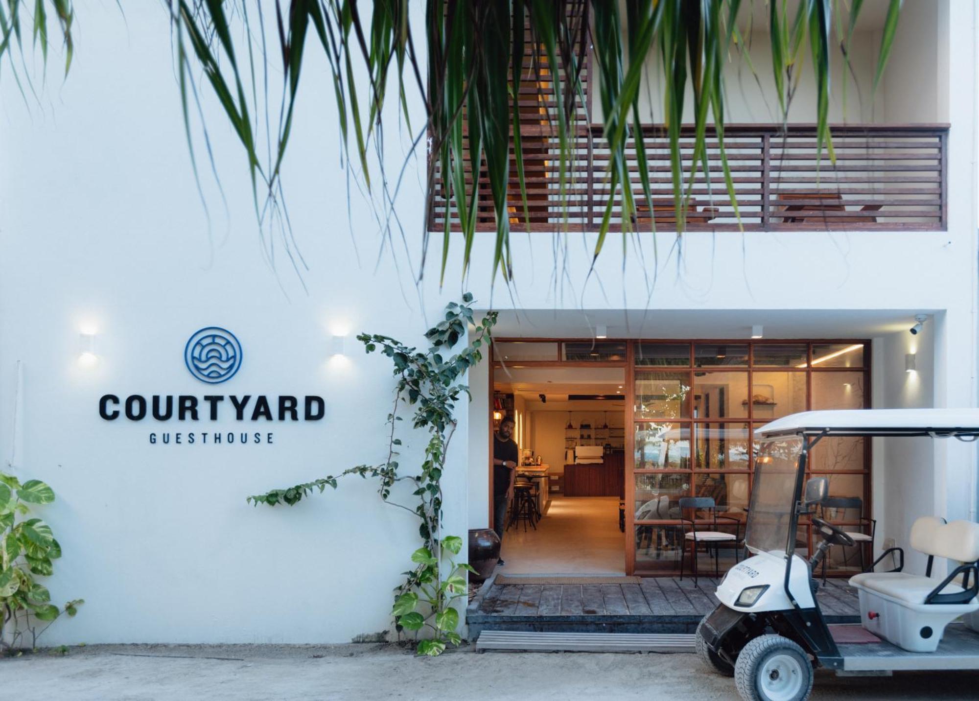 Courtyard Guesthouse Huraa Exteriör bild